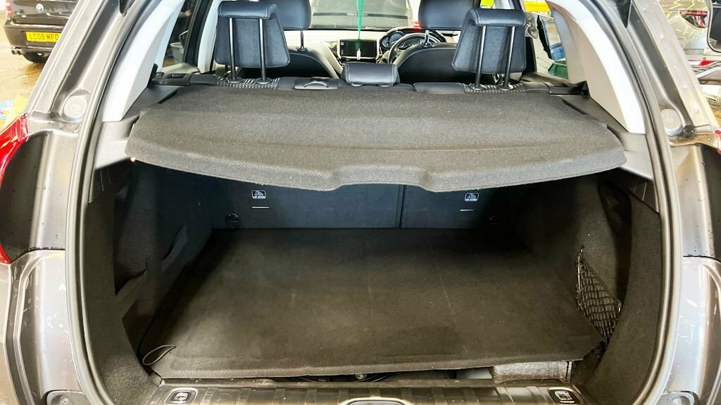 Peugeot 2008 Suv 1.2 Puretech Allure Euro 6 201818 Black #11