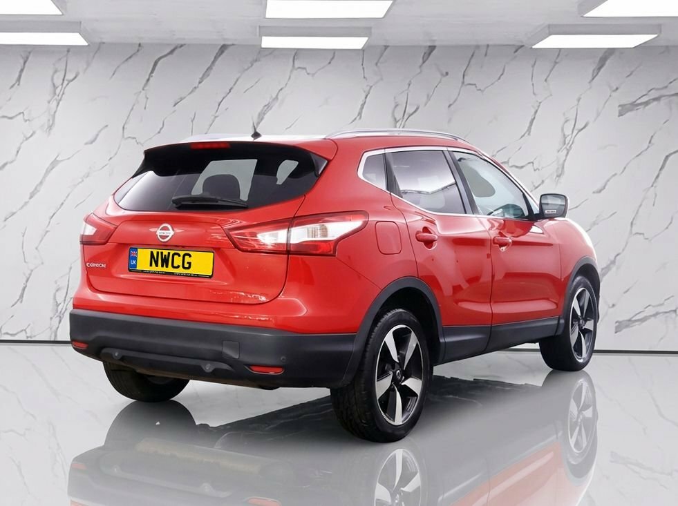 Nissan Qashqai 1.2L N-connecta Red #4