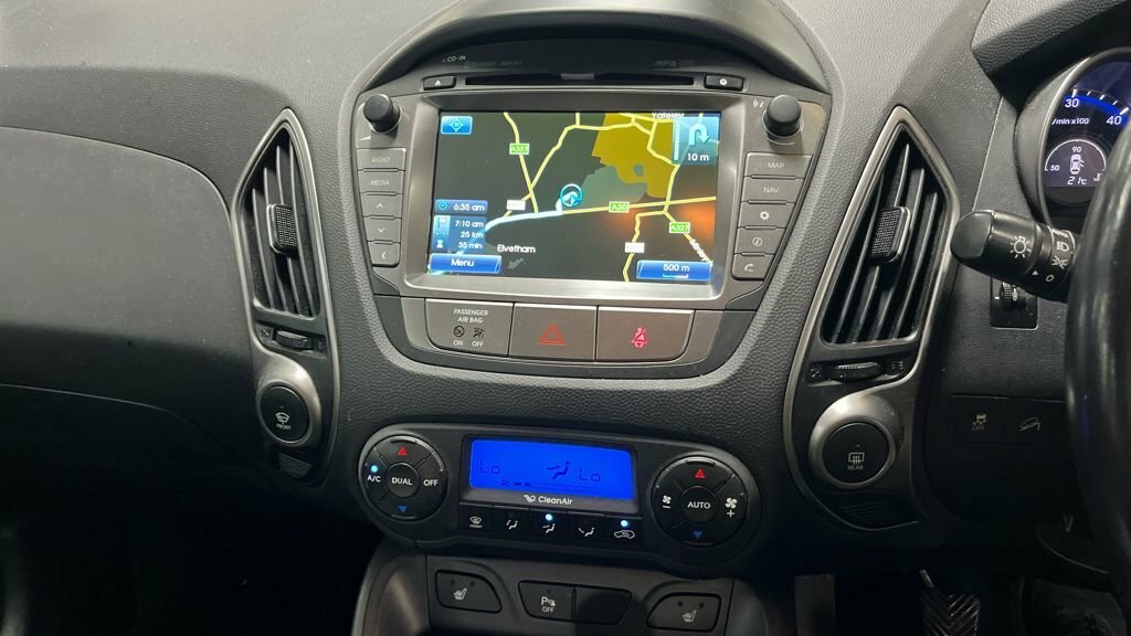 Hyundai Ix35 Estate 1.6 Gdi Se 6 Speed Est White #7
