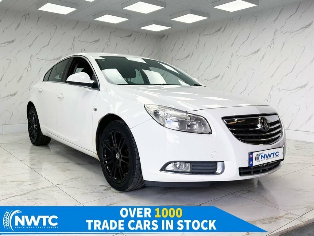 Vauxhall Insignia 1.8L Exclusiv SM11KXB White