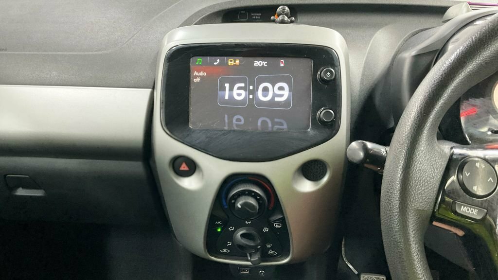 Peugeot 108 1L Active Red #6