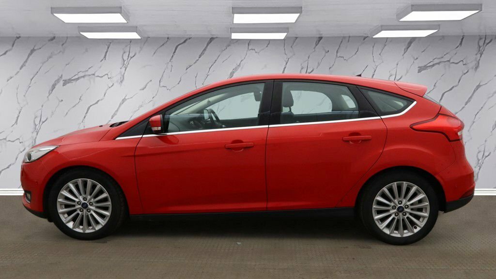 Ford Focus 1L Titanium X SM65XOD Red #6