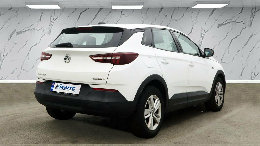 Vauxhall Grandland X 1.6L Se DN68RXZ White #4
