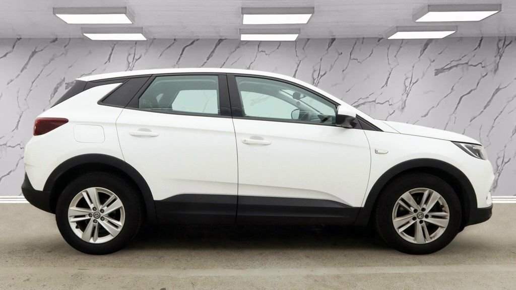 Vauxhall Grandland X 1.6L Se DN68RXZ White #5