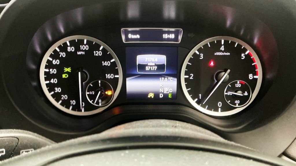 Infiniti Q30 Automatic White #7