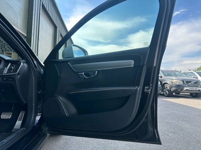 Volvo V90 Volvo Estate 2.0 T4 Momentum Geartronic Blue #16