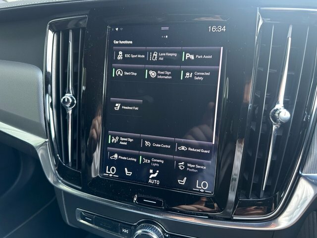Volvo V90 Volvo Estate 2.0 T4 Momentum Geartronic Blue #31