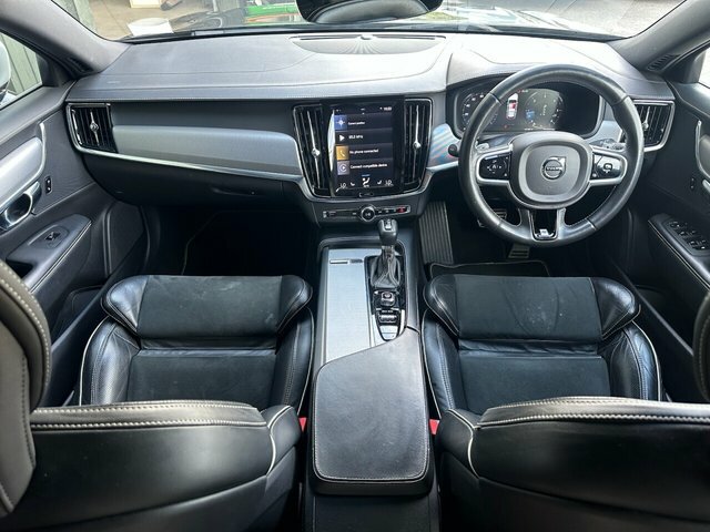 Volvo V90 Volvo Estate 2.0 T4 Momentum Geartronic Blue #23