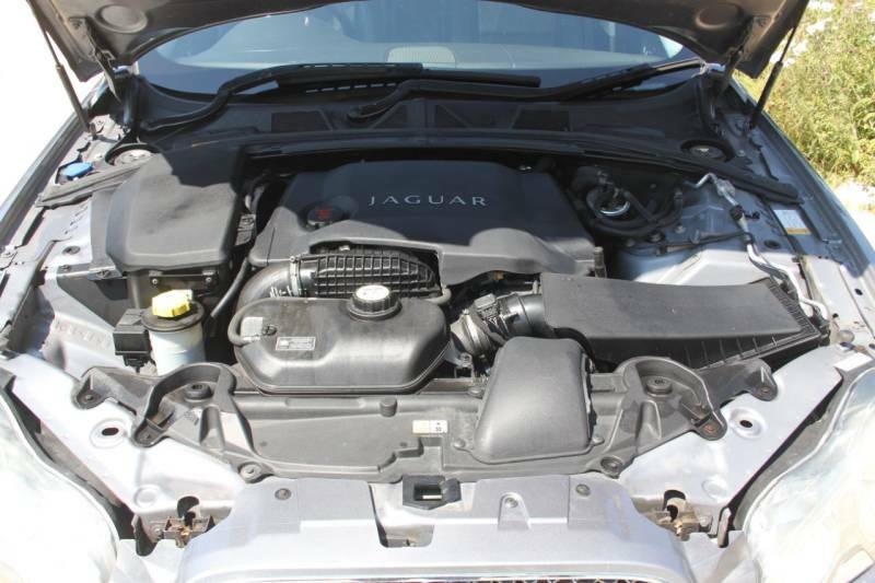 Jaguar XF 3.0D V6 Luxury Saloon Euro 5 240 Black #13