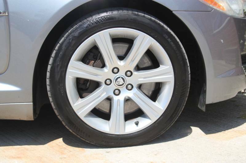 Jaguar XF 3.0D V6 Luxury Saloon Euro 5 240 Black #14