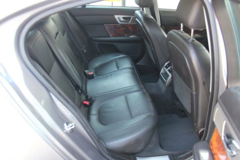 Jaguar XF 3.0D V6 Luxury Saloon Euro 5 240 Black #10