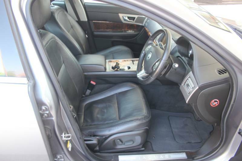 Jaguar XF 3.0D V6 Luxury Saloon Euro 5 240 Black #8