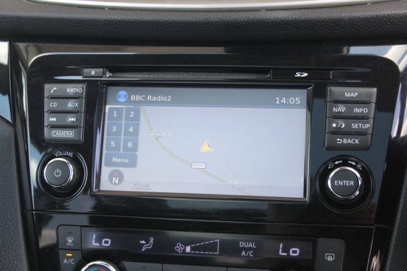 Nissan Qashqai 1.2 Dig-t Acenta Premium Brown #4