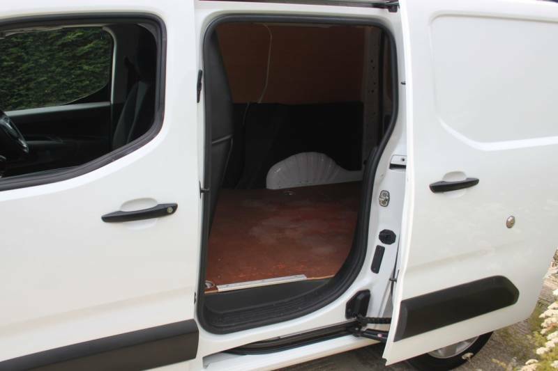 Vauxhall Combo 1.5 L1h1 2300 Sportive 101 Bhp Electronic Cruise C White #13