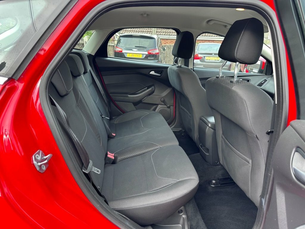 Ford Focus 1L Zetec Red #4