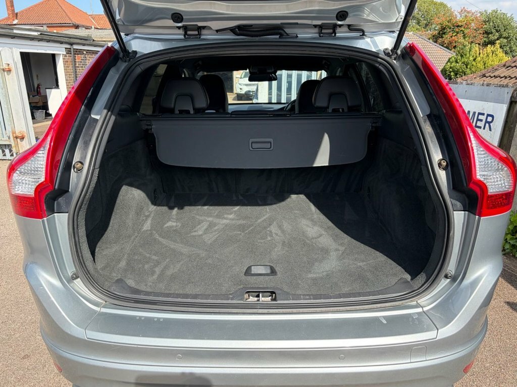 Volvo XC60 2L R-design Nav Silver #6