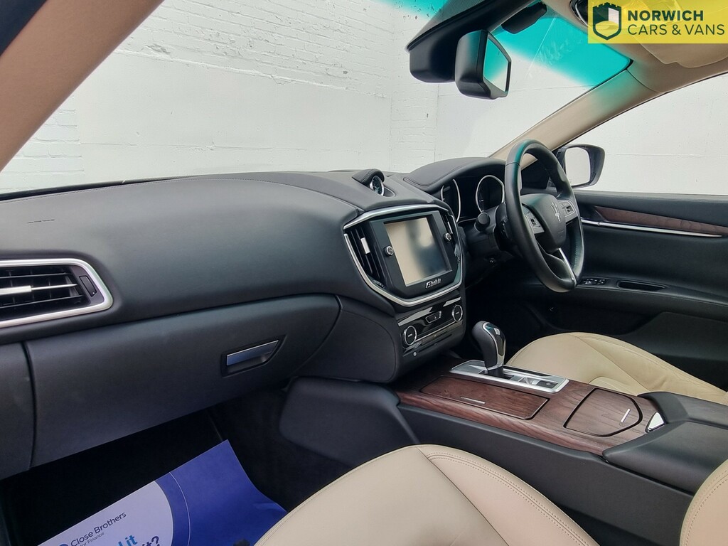 Maserati Ghibli 3L Null Black #16