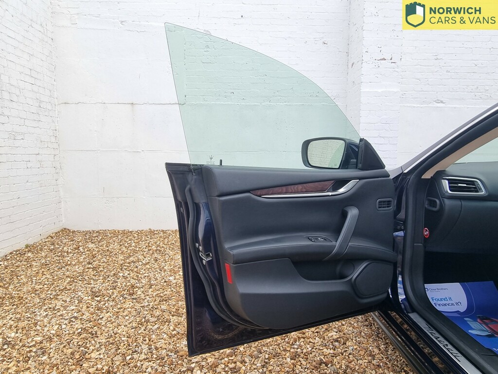 Maserati Ghibli 3L Null Black #13