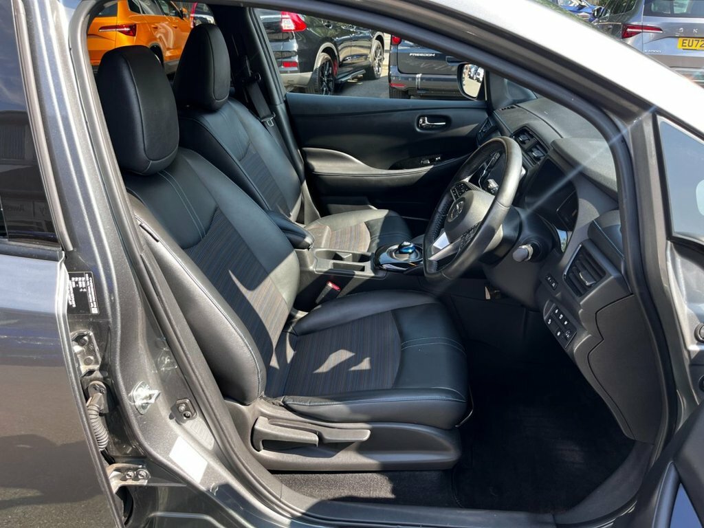 Nissan Leaf Hatchback Grey #4