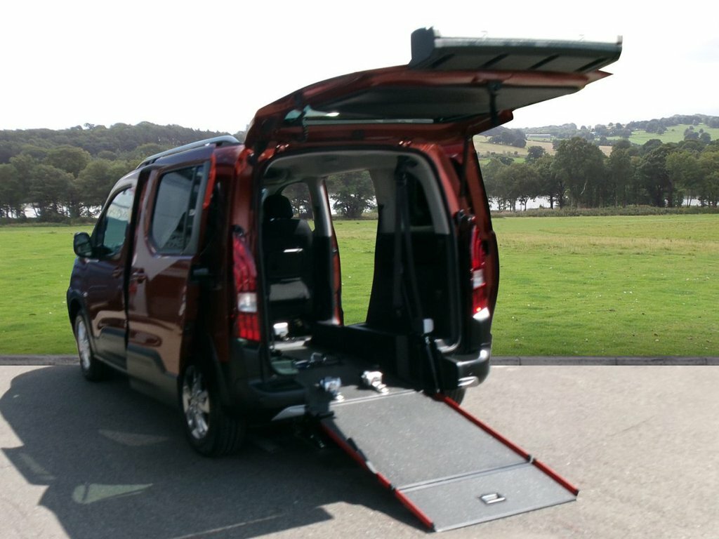 Peugeot Rifter Mpv SA71PWL Brown #3