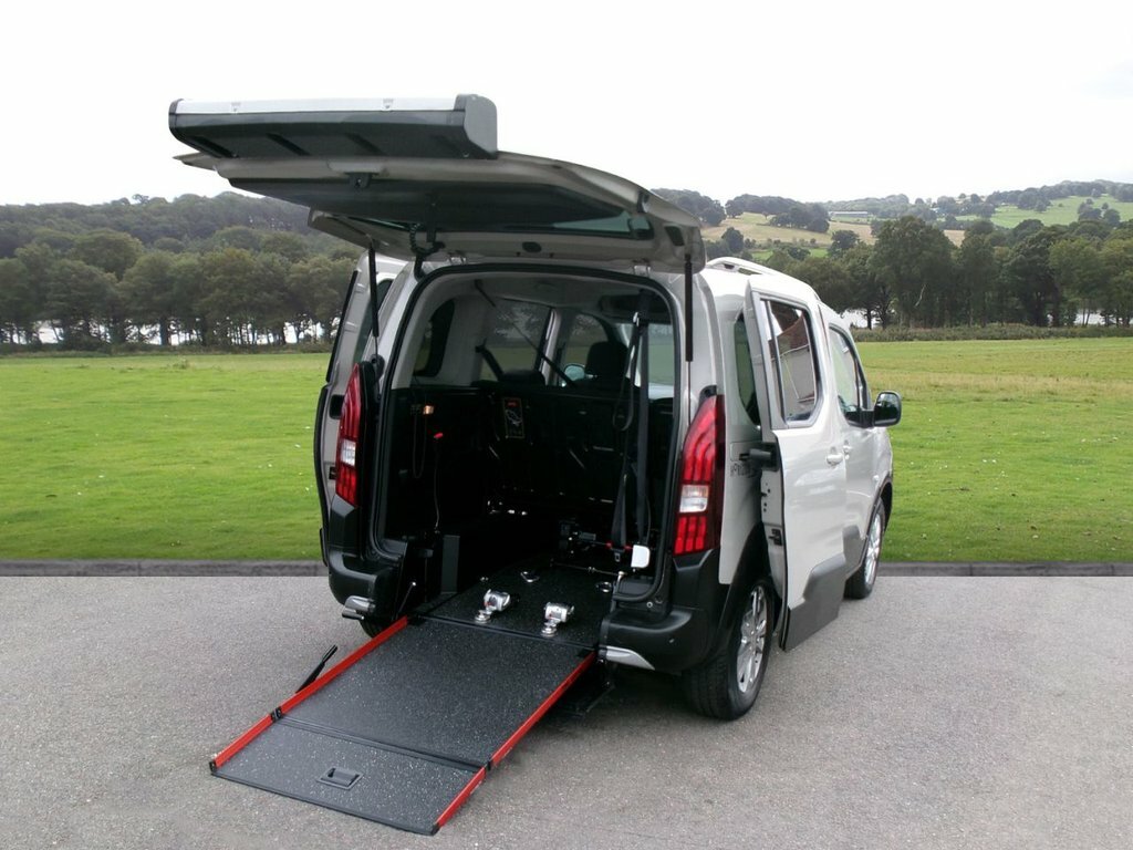 Peugeot Rifter Mpv Beige #3
