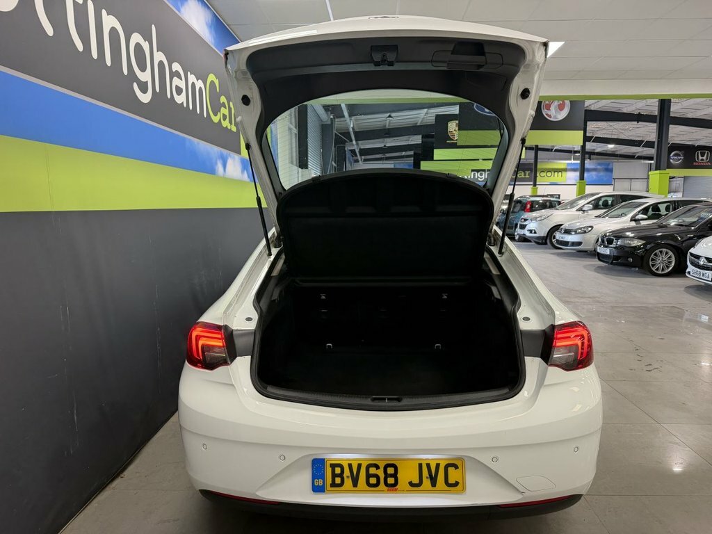 Vauxhall Insignia 1.5L Sri White #5