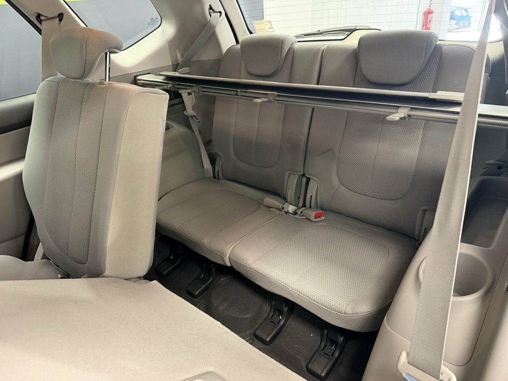 Kia Carens S 5Str Silver #31