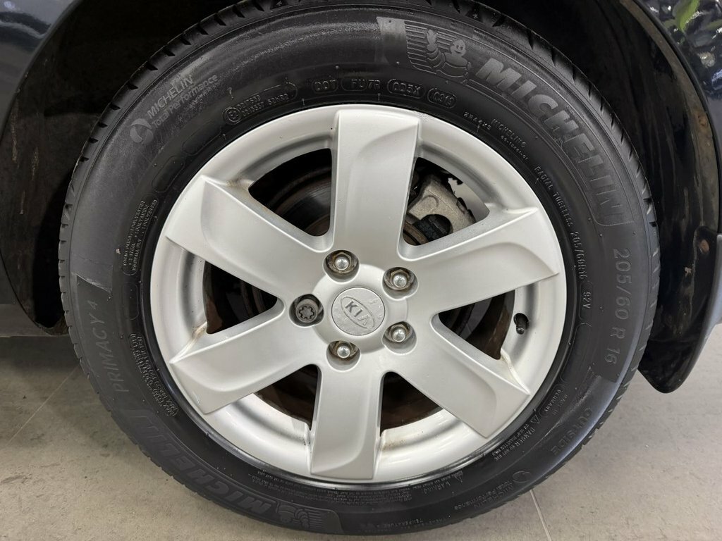 Kia Carens S 5Str Silver #34