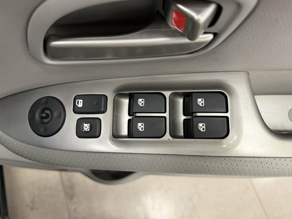 Kia Carens S 5Str Silver #13