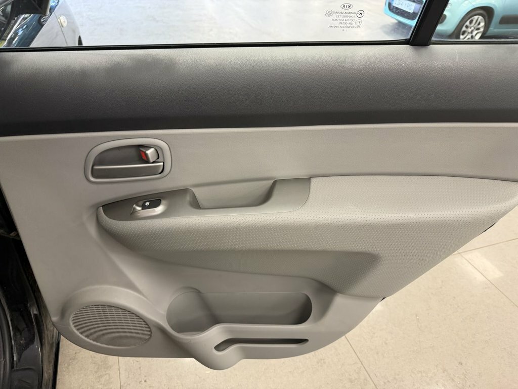 Kia Carens S 5Str Silver #28