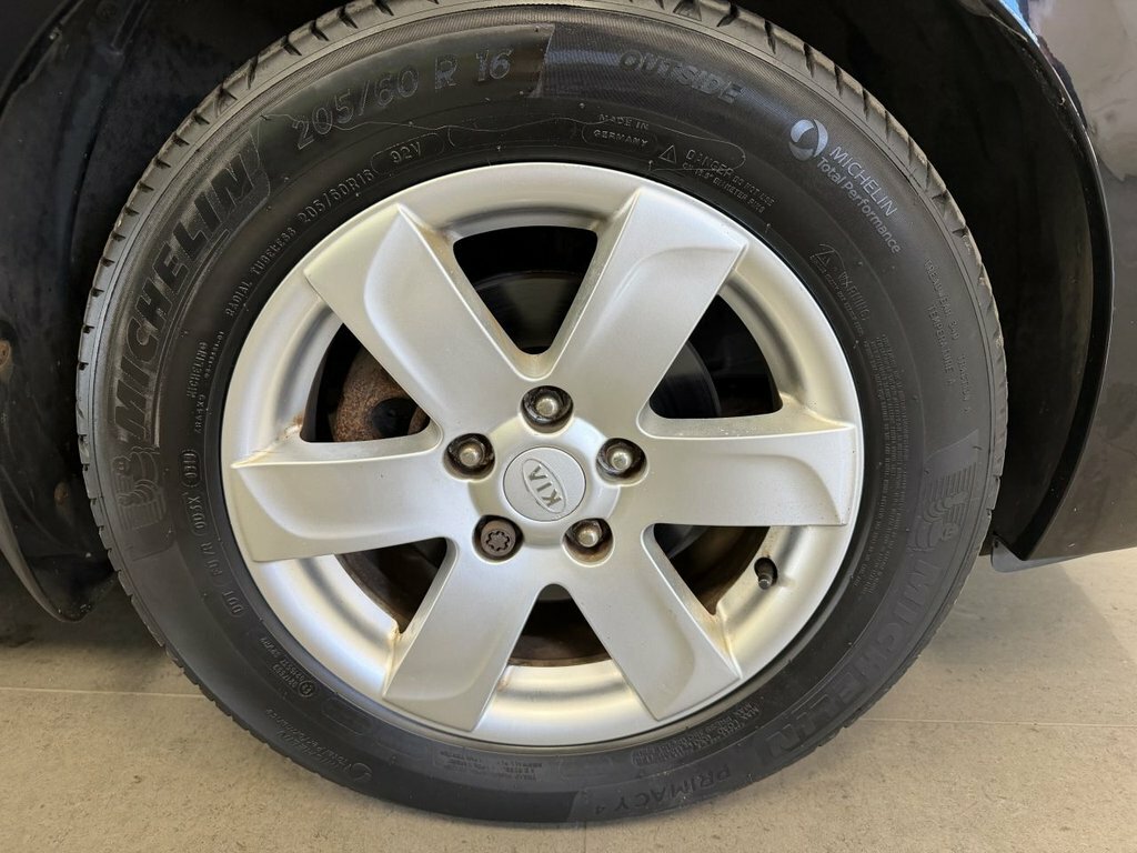 Kia Carens S 5Str Silver #36