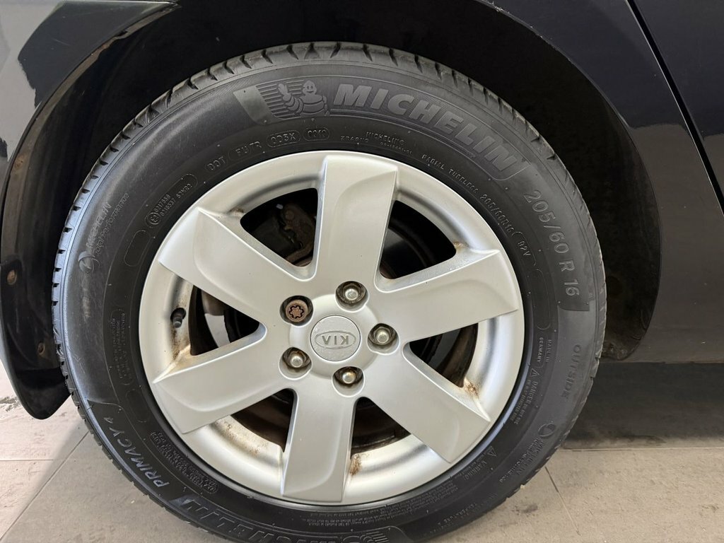 Kia Carens S 5Str Silver #37