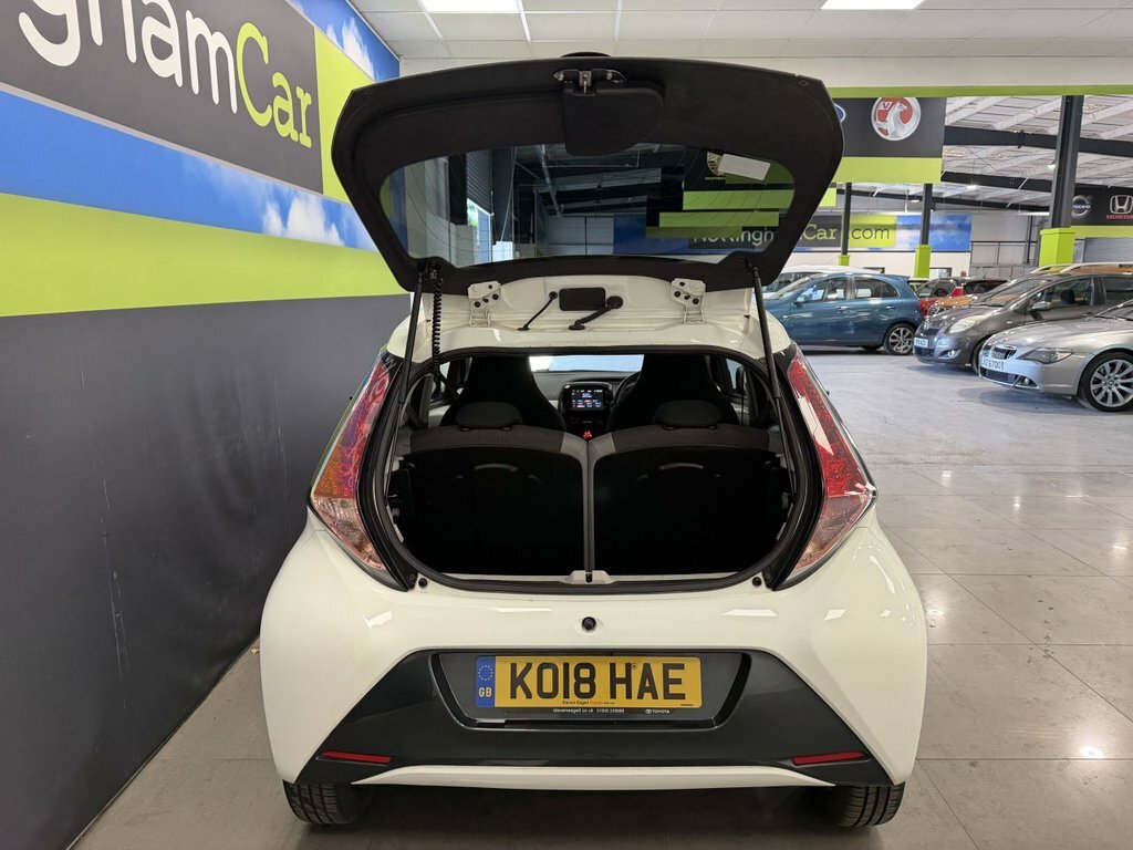 Toyota Aygo 1L X-style White #6