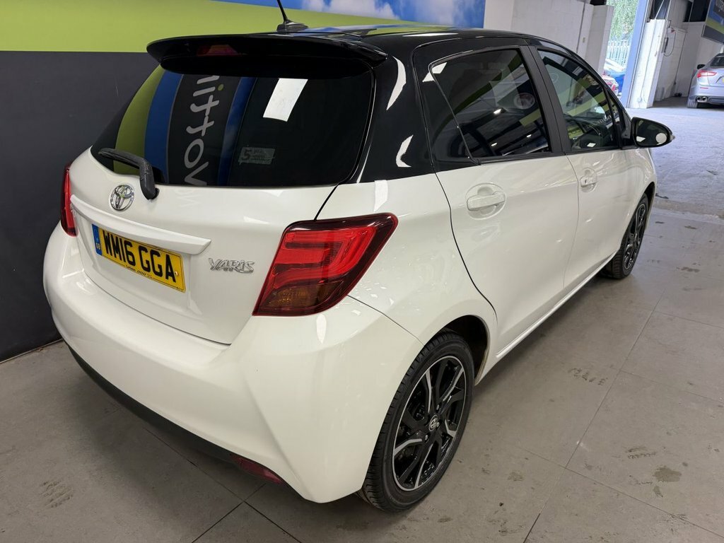 Toyota Yaris 1.3L Design White #5