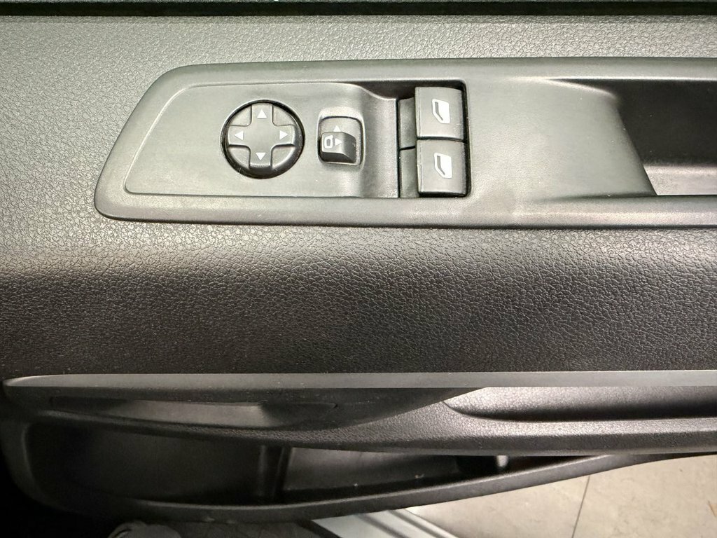 Peugeot Traveller Active Black #15