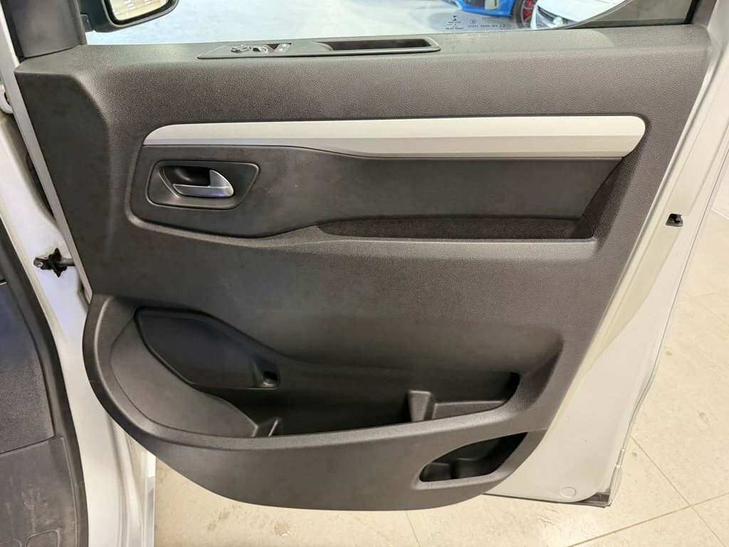 Peugeot Traveller Active Black #14