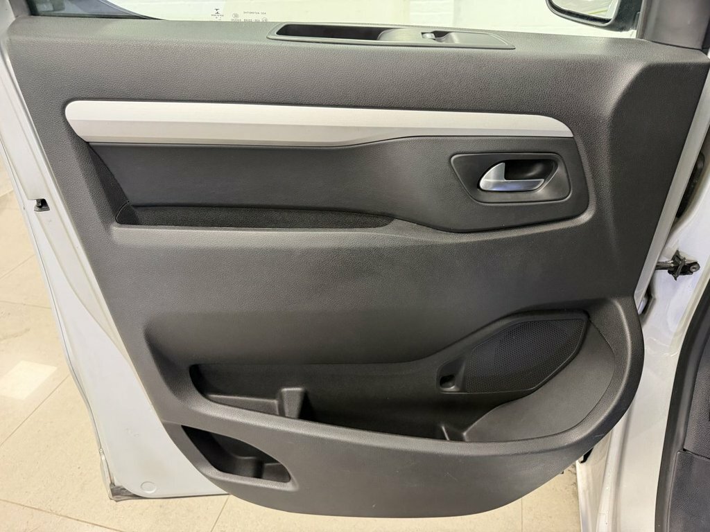 Peugeot Traveller Active Black #31