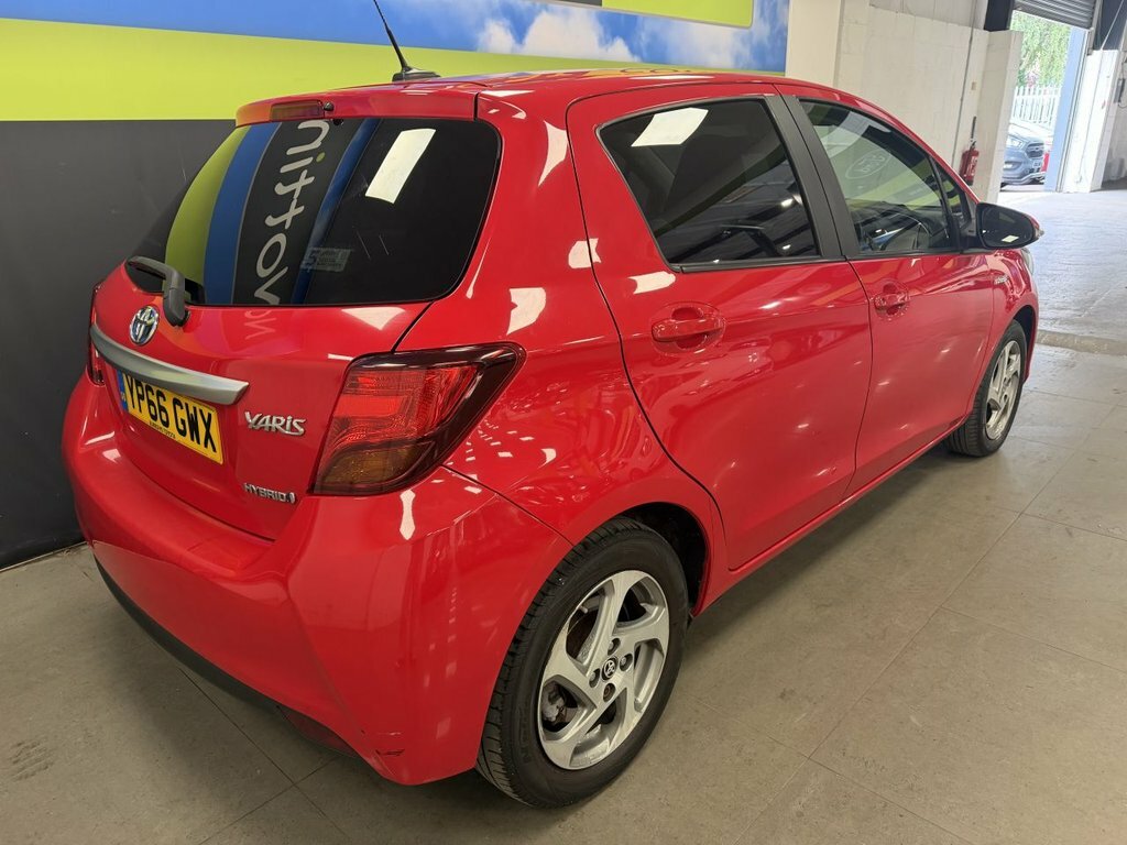 Toyota Yaris 1.5L Icon Red #4
