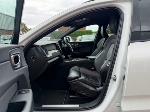Volvo XC60 2.0 T5 R-design White