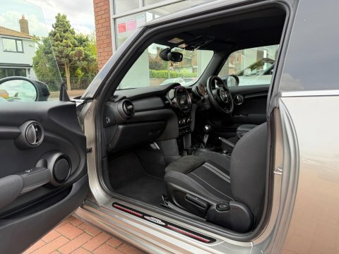 Mini Hatch 1.5 Cooper Sport HV69HKC Silver #4