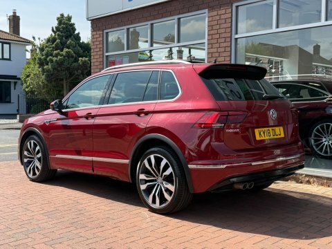 Volkswagen Tiguan 2.0 Tdi R-line Red #4