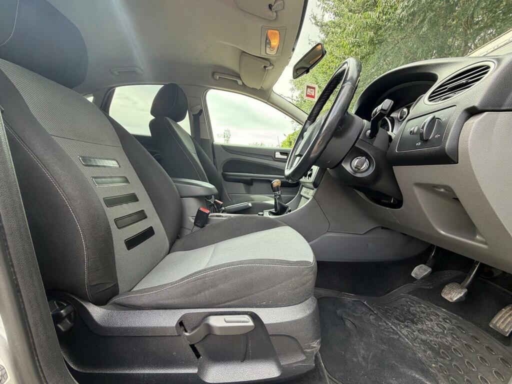 Ford Focus 1.6 Tdci Dpf Zetec Estate 115 G Red #33