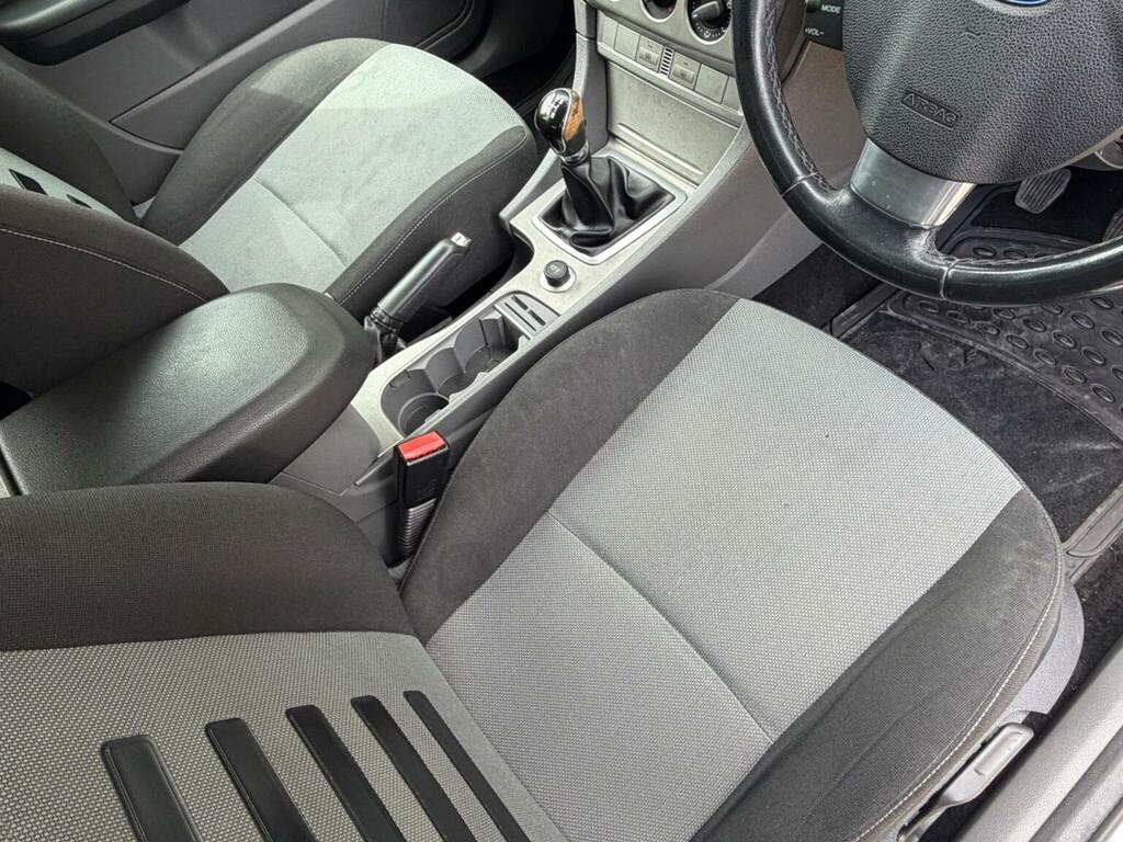 Ford Focus 1.6 Tdci Dpf Zetec Estate 115 G Red #35