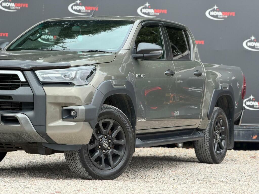 Toyota HILUX 2.8 D-4d Invincible X 4Wd Euro 6 Ss Brown #3