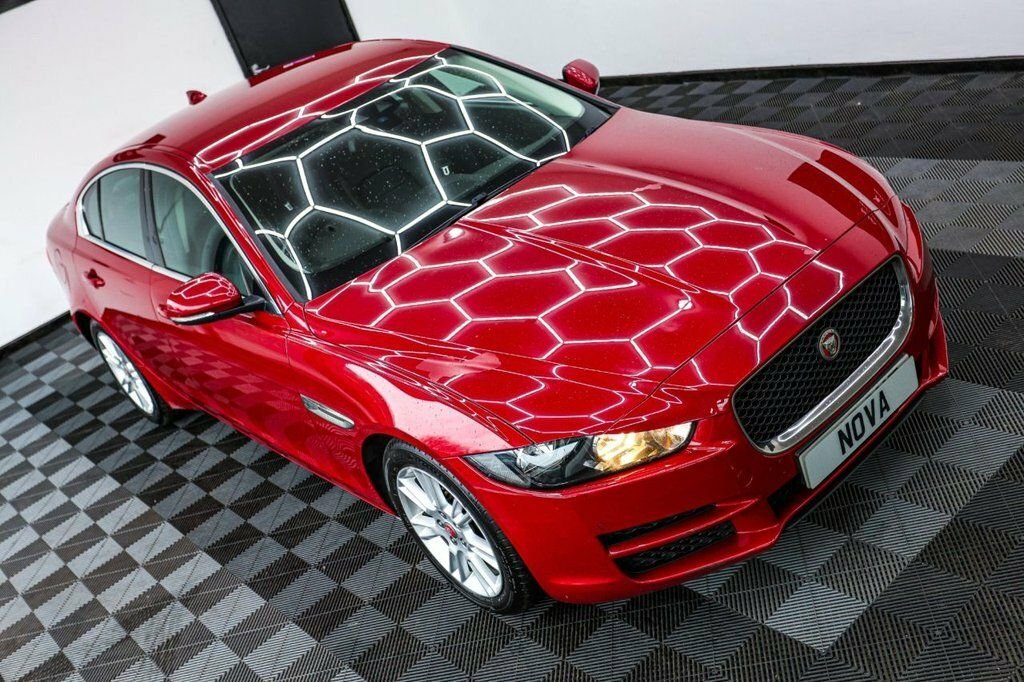 Jaguar XE 2L Prestige OY17CVF Red #4