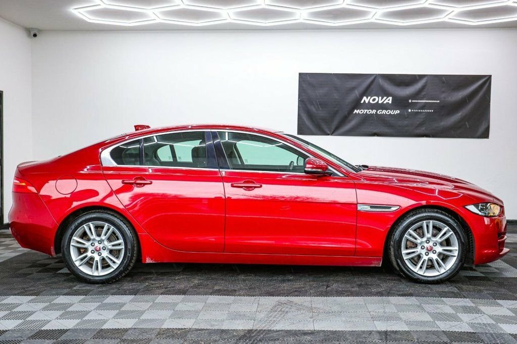 Jaguar XE 2L Prestige OY17CVF Red #5