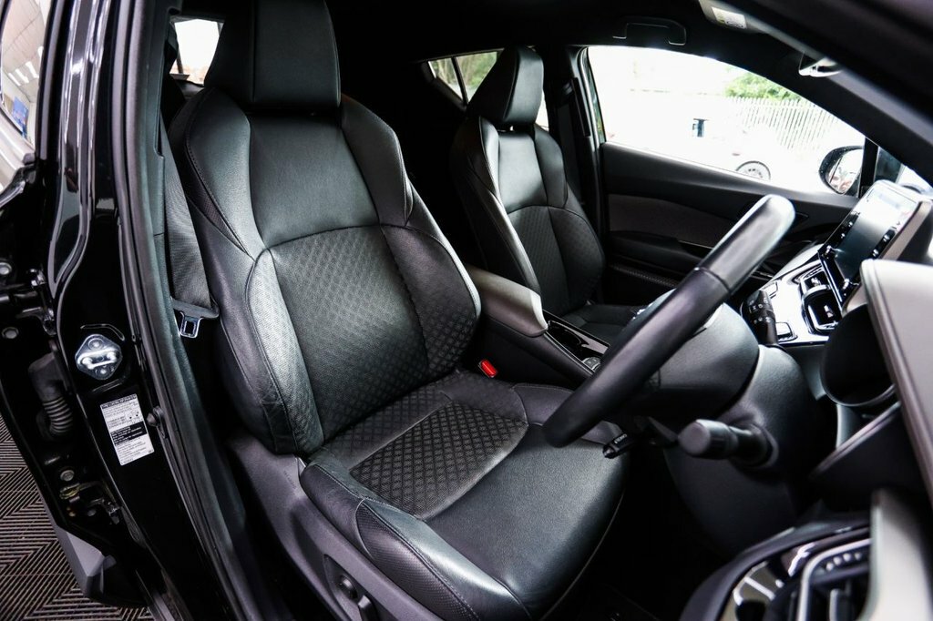 Toyota C-Hr 2.0 Hybrid Design #26