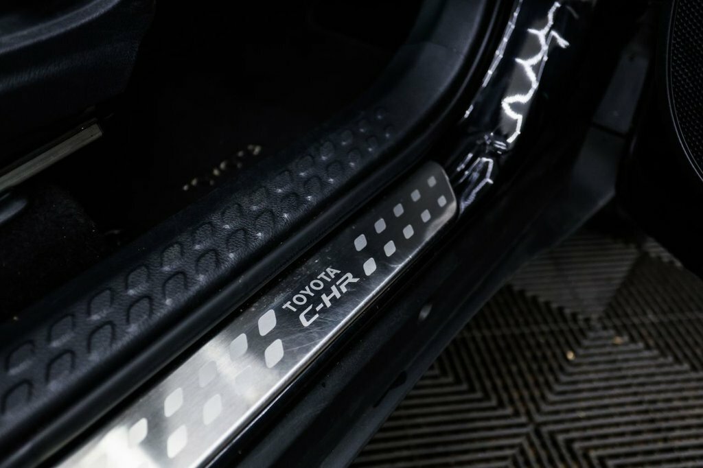Toyota C-Hr 2.0 Hybrid Design #30