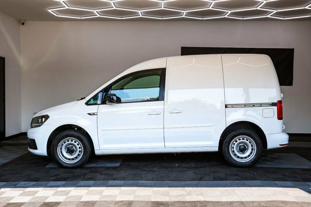 Volkswagen Caddy 2L Startline White #6