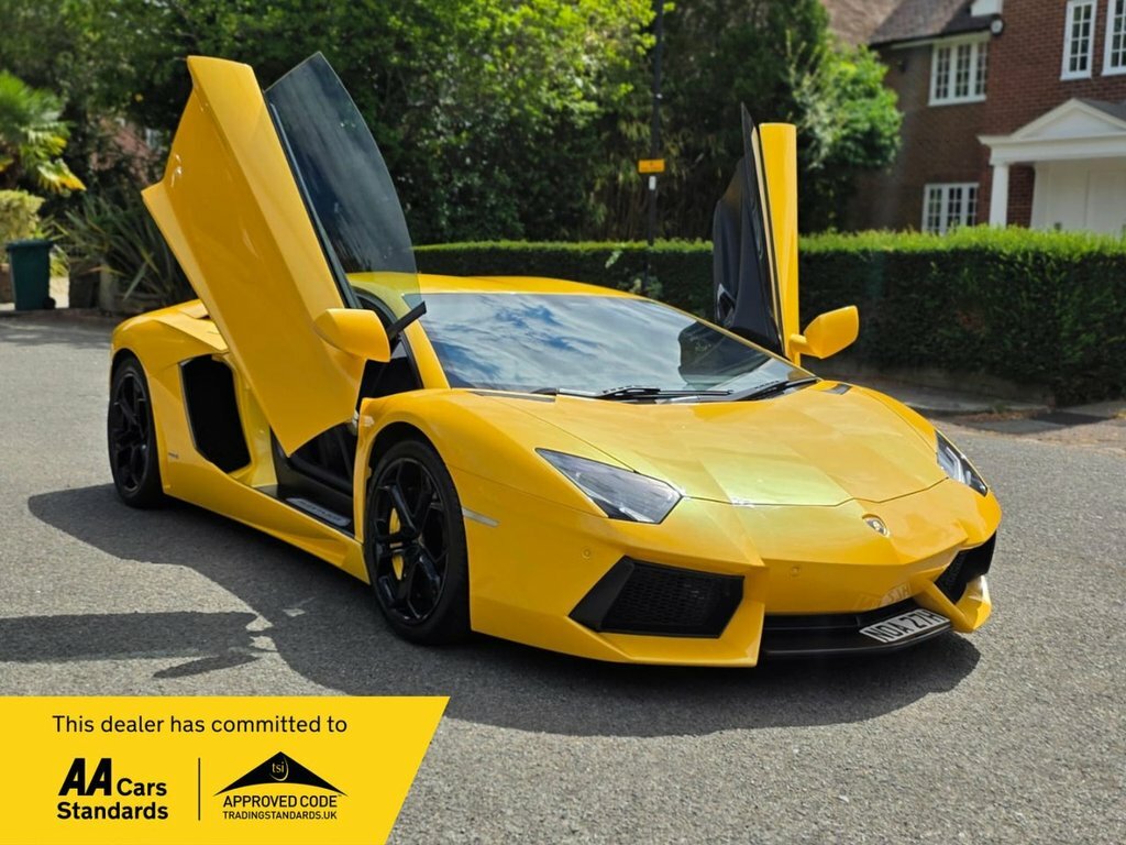 Lamborghini Aventador 6.5L Lp 700-4 Yellow